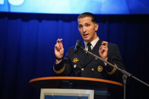 Autor Jonas Hoffmannbei der diesjährigen Historisch-Taktischen Tagung, Foto: Bw/Nico Theska