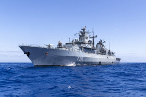 Die Fregatte Brandenburg im Einsatz bei UNIFIL vor der Küste des Libanon zur Patrouille und Luftraumüberwachung, Foto:Bundeswehr/Tessensohn