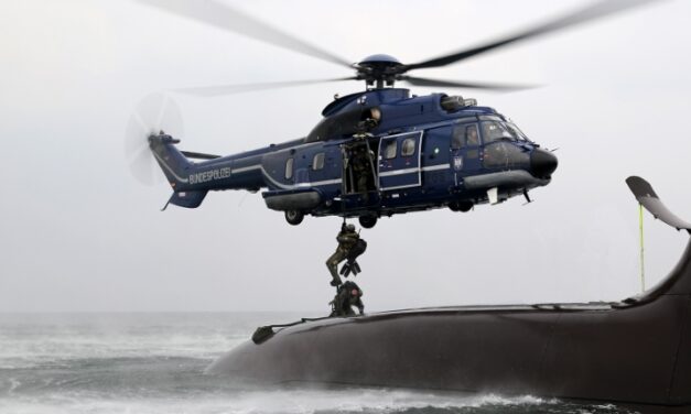 Neustadt/Holstein - GSG 9 with maritime unit on the Baltic Sea