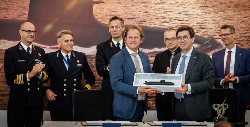 Unterzeichnung des Liefervertrags für die U-Boote der Orka-Klasse durch Staatssekretär Gijs Tuinman (links) und dem CEO der Naval Group Pierre-Eric Pommellet (rechts). Foto: Naval Group