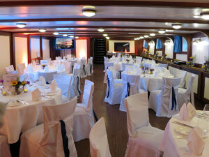 Festlich gedeckte Messe, Foto: Deutscher Schulschiff-Verein