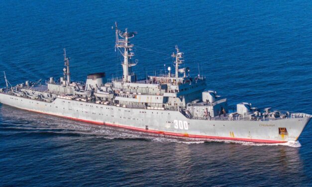 Russisches Schulschiff zurück von längerer Ausbildungsreise