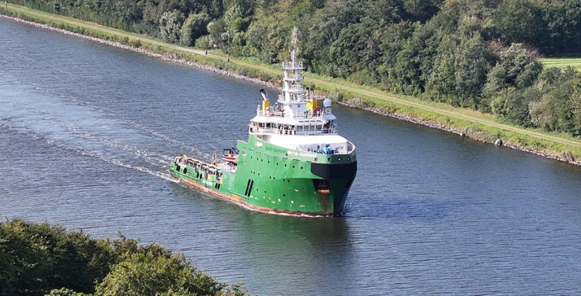 Ocean-going tug Britoil Guardian crosses the Kiel Canal in "naval camouflage", photo: Magnussen