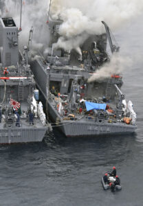JS „Ukushima“ mit Schlageseite längsseits „Toyoshima“. Foto: Japanische Küstenwache