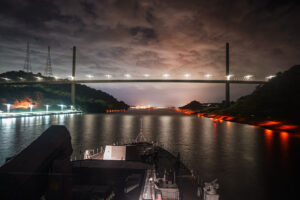 Nächtliche Durchquerung des Panamakanals, Foto: Bw/Nico Theska