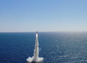 Unterwasserstart einer ballistischen Rakete des Typs Hyunmoo 4-4 von der Dosan Ahn Chang-ho, Foto:Foto: Screenshot ROKN VideoROKN