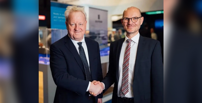 Joachim Wacker, Head of Product Sales & Strategy von tkms und Lars Lühr Olsen, Managing Director der Ulstein Verft