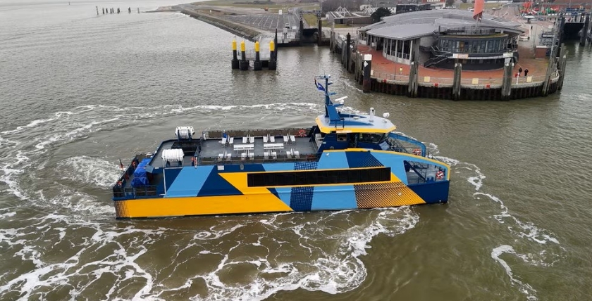 Der E-Katamaran benötigt nur drei Mann Besatzung. Foto: Reederei Norden Frisia