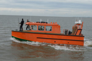 Mit dem Beiboot Ruden kommen die Taucher auch zu flachen Stellen, Foto: Phillipp Steiner