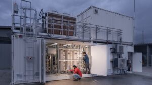 Vollintegrierte, vollautomatische, dynamisch betriebene E-Methanol-Anlage. Foto: KIT