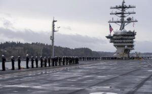 USS „Nimitz“ - Auslaufparade aus Bremerton/WA. Bild: US-Navy