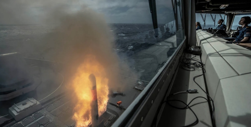 Premiere für die Niederlande, die „De Ruyter“ feuert einen Tomahawk-Flugkörper ab. Foto: Dutch Navy