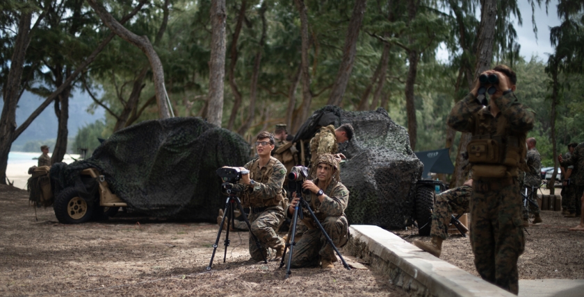 Ein Erkundungstrupp des USMC übt die verdeckte Beobachtung feindlicher Schiffsbewegungen, Foto: USMC