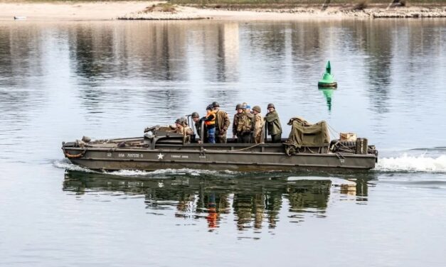 Nierstein - Symbolische Rheinquerung zum Jahrestag des Einmarsches in Deutschland