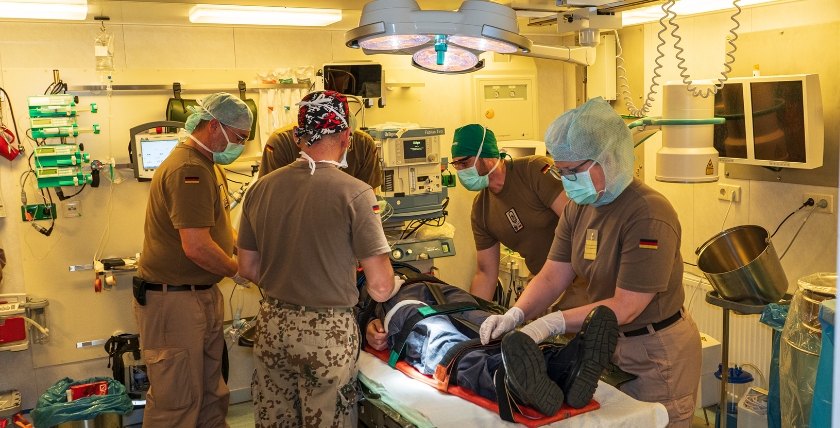 Eine Bordfacharztgruppe umfasst bis zu neun Personen, Foto: Bw