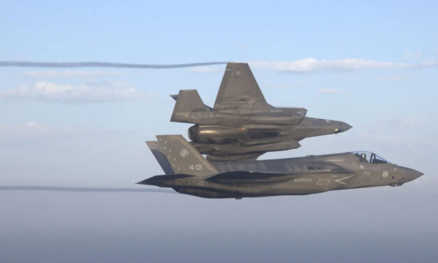 Italienische Marine-Jets über dem Schwarzen Meer