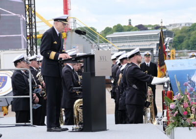 Taufe der Augsburg. Konteradmiral Christoph Müller-Meinhardt Foto: hsc
