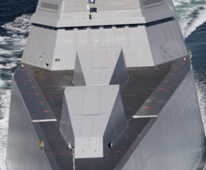 Jeweils sechs der insgesamt 20 VLS-Module des Typs Mk 57 sind backbord- und steuerbordseitig auf Höhe des hinteren AGS-Geschützes angeordnet, Foto: U.S. Navy