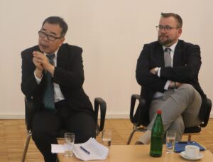 Yu-Shun Chen und Dr. Sebastian Bruns