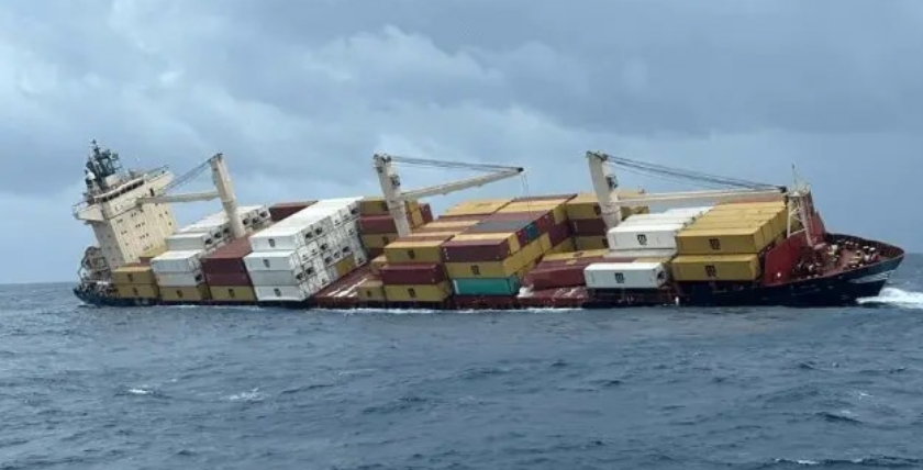 Schräglage vor der südindischen Küste. Bild: Indien DoD