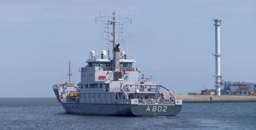 HNLMS „Snellius“ verläßt den Hafen Richtung Ostsee. Bild: NDL DoD