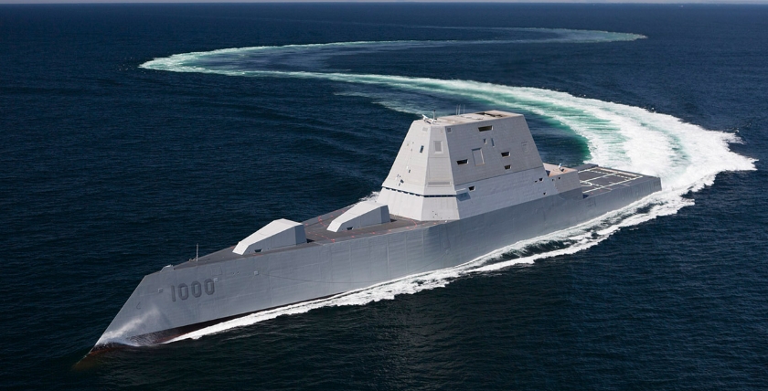 Die Verkleidung der beiden AGS-Geschütze auf dem Vorschiff wurde in das Stealth-Design der Zumwalt-Klasse integriert, Foto: Atlantic Museum der US Navy