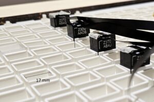 Optisch gepumpte Magnetometer – hier vier kommerzielle Sensoren – finden zunehmend Verbreitung, Foto: TU München/Philipp Wunderl