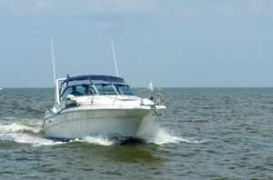 Mitglieder des Sail-Lollipopp Regattavereins aus Hooksiel unterstützten das Projekt mit ihren Booten, und fuhren die Messstrecke in unterschiedlichen Geschwindigkeiten ab. (Foto: DMYV/ C. Schneider)