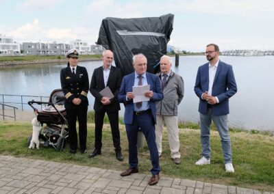 Vor der Enthüllung, Foto: HS