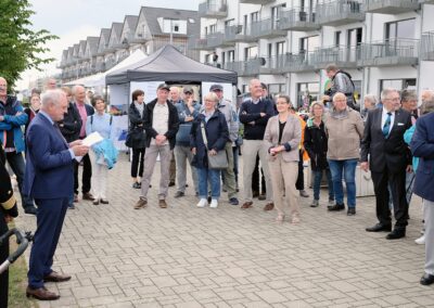 Zahlreiche Gäste verfolgen die Zeremonie, Foto: HS