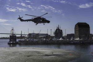 Seenotrettungsübung mit Bordhubschrauber Sea Lynx des Marinefliegergeschwaders 5, Foto: Daniel Angres