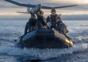 US-Soldaten bereiten den Start einer RQ-20 Puma während der Übung Baltic Sentry im Süden Finnlands vor, Foto: US Marine Corps/Brian Bolin Jr.