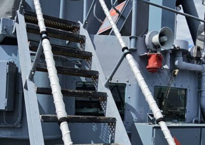 Die Handläufe des Niederganges wurden neu betakelt. Foto: Pön-Ex-Crew