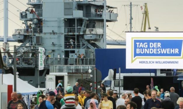 "Wir sind da" - Tag der Bundeswehr in Stralsund
