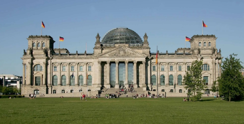 Rund um den Sitz des Bundestags wird der erste nationale Veteranentag in Deutschland gefeiert. Foto: Bundeswehr/Ralf Wilke