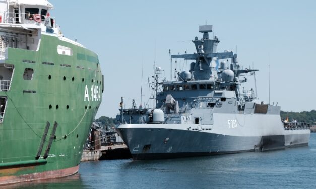 Danke, Korvette "Magdeburg" und Tender „Elbe“!