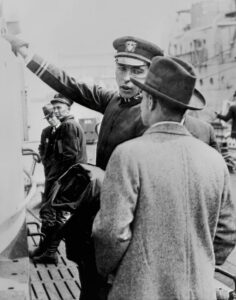 Leutnant Vincent Astor auf dem erbeuteten deutschen U 117. Sein Letztes Kommando im Ersten Weltkrieg, Foto: nal Archives