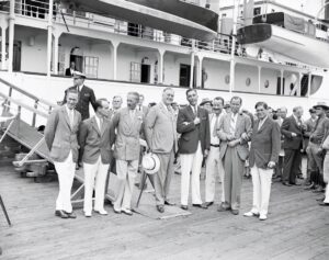 Vincent Astor mit Franklin D. Roosevelt (Mitte) und die „Nourmahal-Gang“, Foto: National Archives