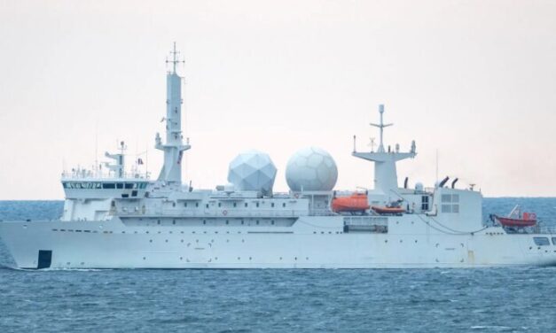 Französisches Aufklärungsschiff kehrt zurück