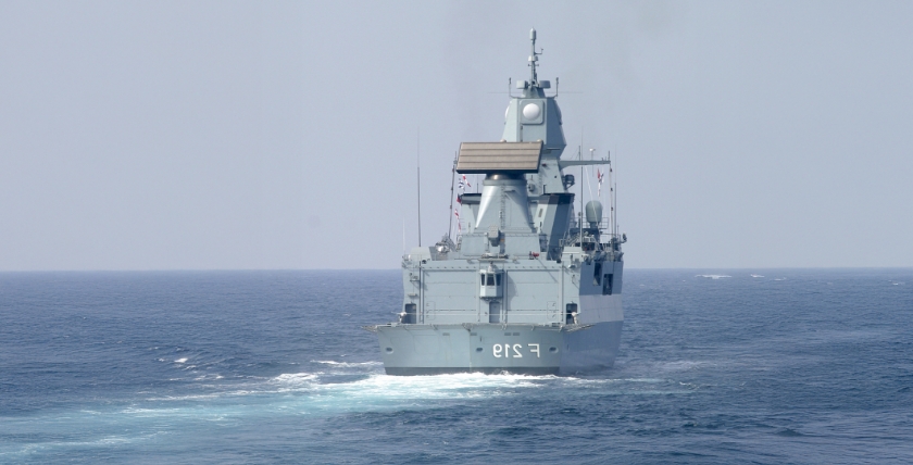 Optisch prägt die Antenne des Weitbereichsradars Smart-L die Schiffe der Sachsen-Klasse, Foto: Bw