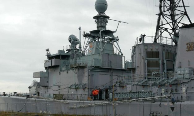 Flensburg – FSG setzt Fregatte „F 212“ instand