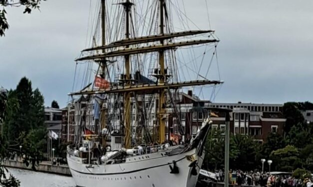 Kommt zum Bontekai! Die Gorch Fock ist da.