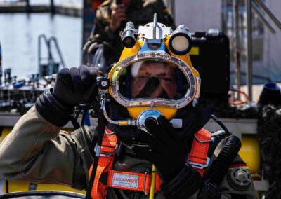 Marinetaucher mit Ausrüstung Foto: Daniel Angres