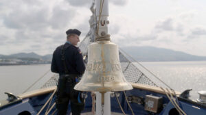 Seit 1958 werden auf dem Segelschulschiff „Gorch Fock“ junge Offiziersanwärterinnen und -anwärter ausgebildet. Die Törns bringen die Kadettinnen und Kadetten oft an ihre Grenzen. Bild: HR/Julian Kiesche