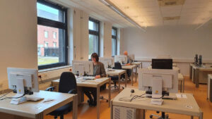 Im Computertest müssen die Bewerberinnen und Bewerber ihre geistigen Fähigkeiten unter Beweis stellen, Foto: Bw