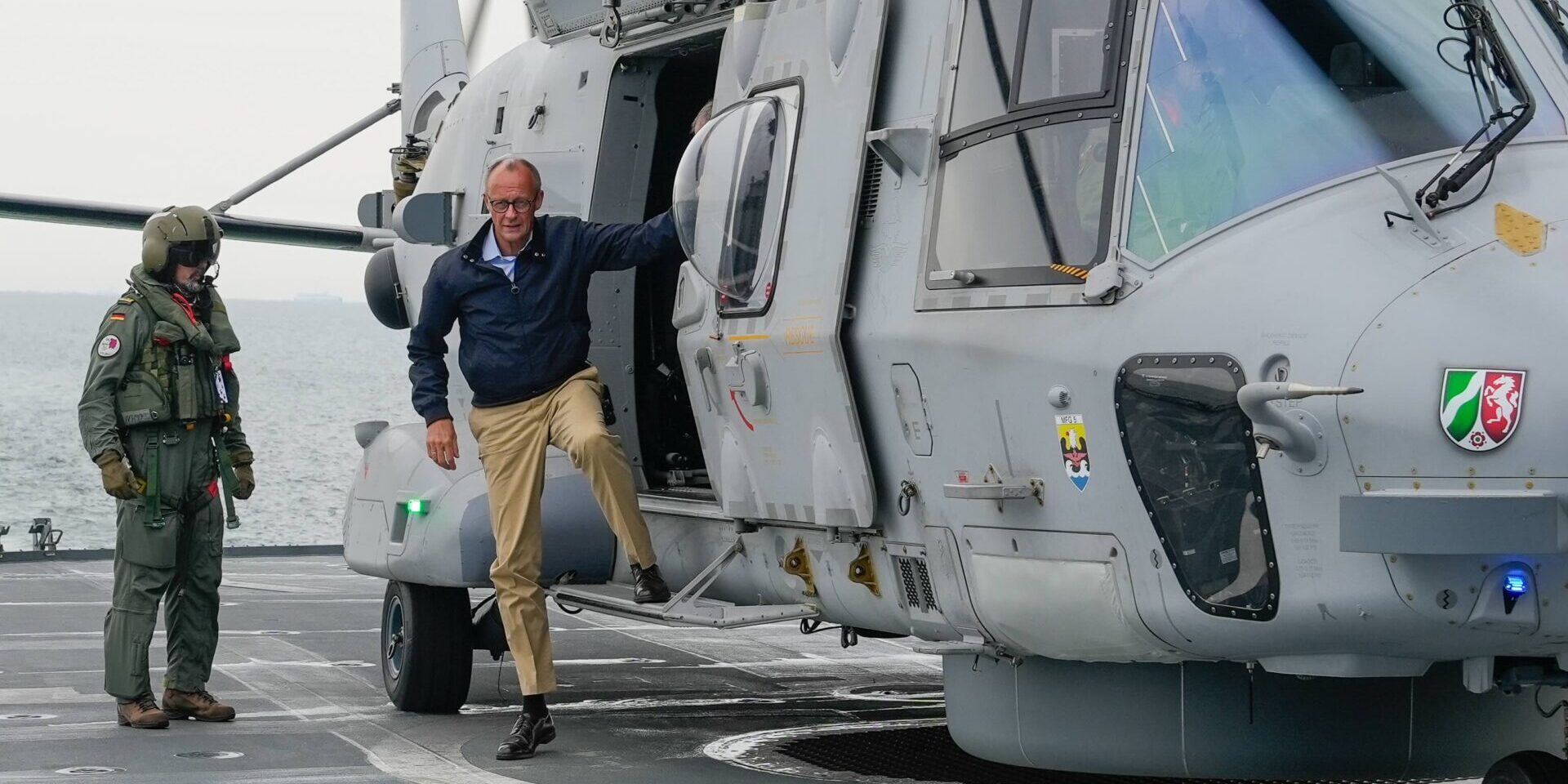 Ein kleiner Schritt . . . ein großer Besuch bei der Marine. Foto: Michael Nitz