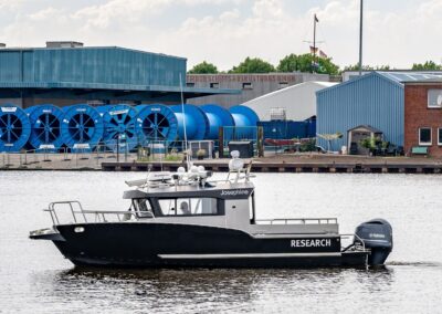 Das DLR-Forschungsboot Josephine im Emder Hafen, Bild: DLR (CC BY-NC-ND 3.0)