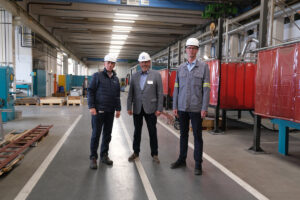 Harald Jaekel, marineforum- Chefredakteur Holger Schlüter und Nils Teschendorff (v.l.), Foto: hsc