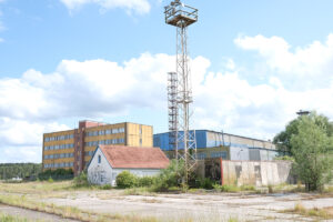 Alt und neu stehen auf der Peene-Werft dicht nebeneinander, Foto: hsc