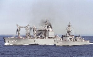 Abukuma und Versorger Jintsu beim RAS, Foto: Michael Nitz